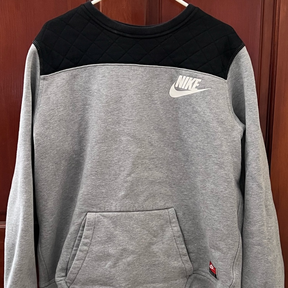 nike sweatshirt